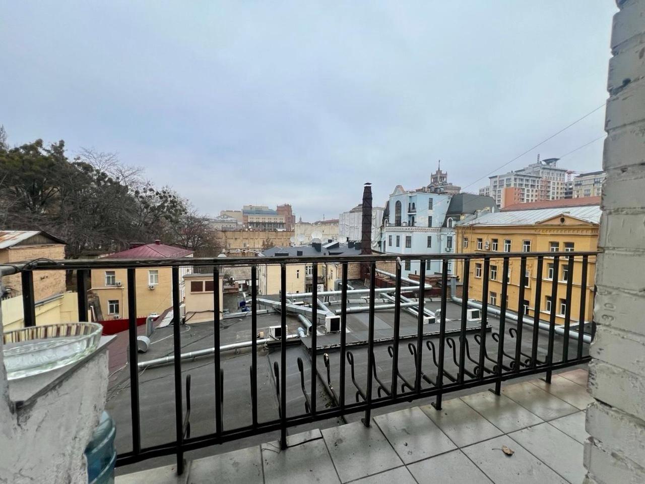 Apartments Near Arena City Kyiv Exterior photo